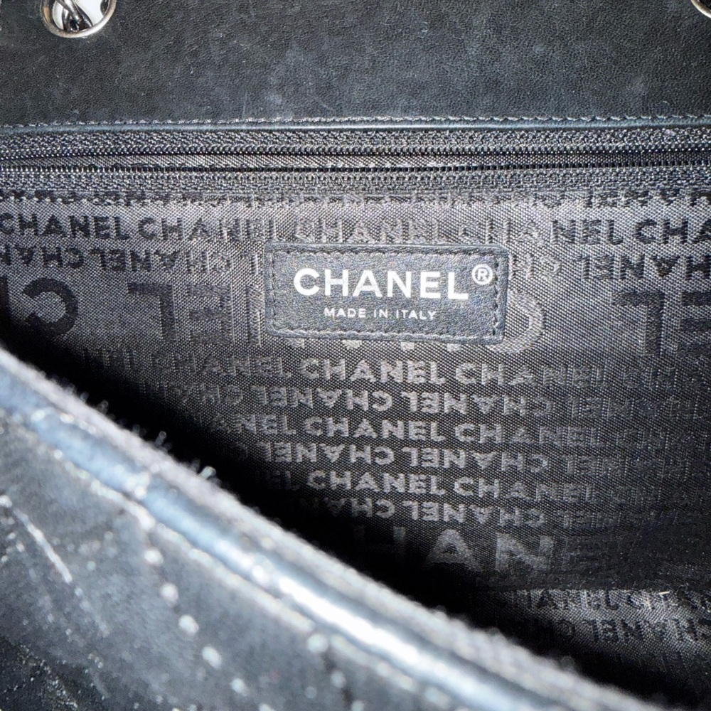 CHANEL Black Quilted Leather Shoulder Bag with Silver CC Lock - Picture 6 of 6